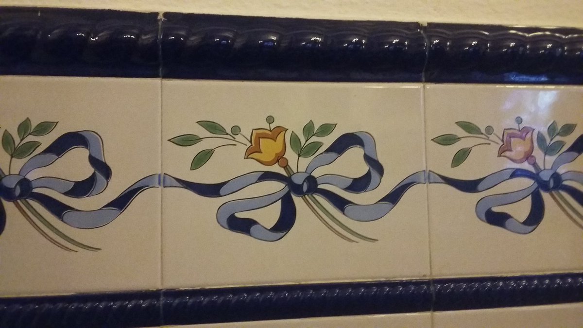 nuriacots's tweet photo. La Barcelona que se'n va... Adéu al #restaurantpitarra, l'antiga rebotiga de Frederic Soler "Pitarra". Volen fer-hi un pub "irlandès". https://t.co/G8A34N1vhZ