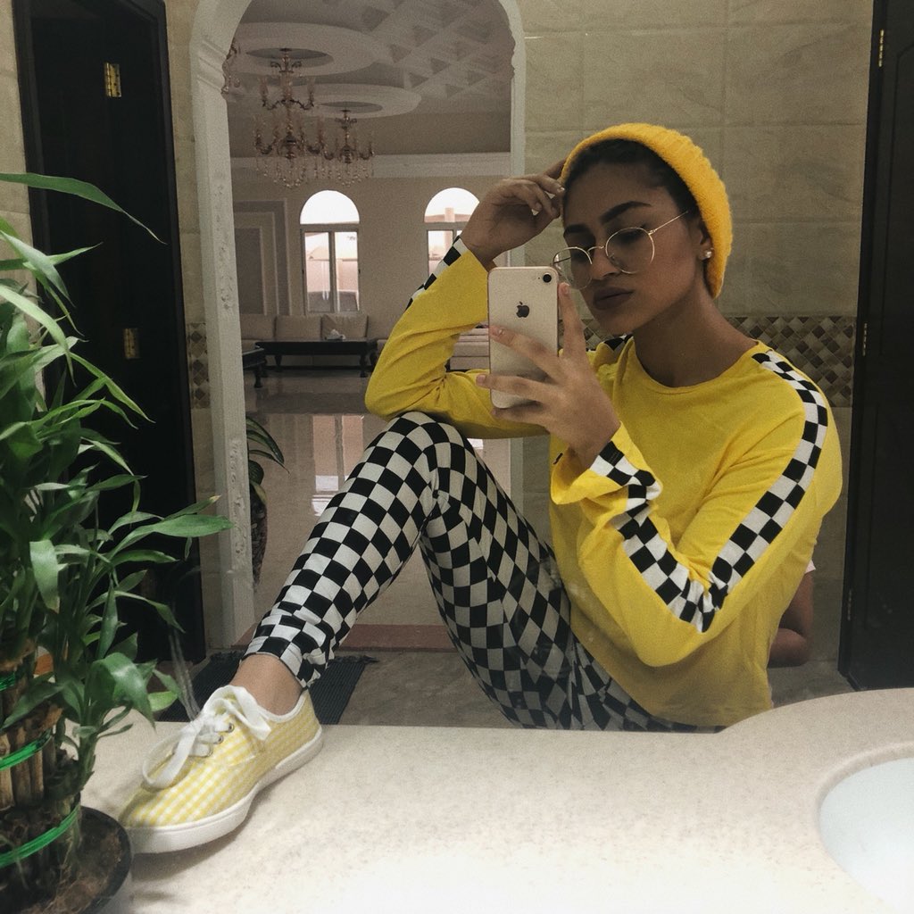 okshugg's tweet photo. another take on yellow https://t.co/P4N3LaSLVf