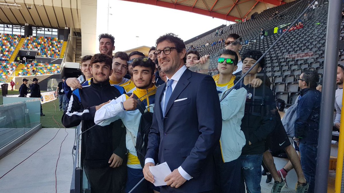 Oggi alla Dacia Arena non solo #UdineseLazio: c'è anche l'opportunità di portarsi a casa una delle 11 maglie che <a href="/OfficialCiro/">Ciro Ferrara</a> metterà all'asta per #DaciaTheAuction.