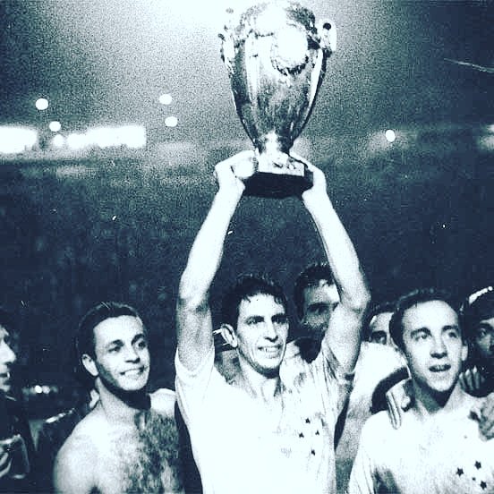 SergioSRoficial's tweet photo. Nossa história é marcada por glórias. Foram diversos títulos memoráveis, alguns em inesquecíveis superações. Vamos pra cima, Cruzeiro!  #somostodoscruzeiro #Cruzeiro https://t.co/yEnLYgZqWj
