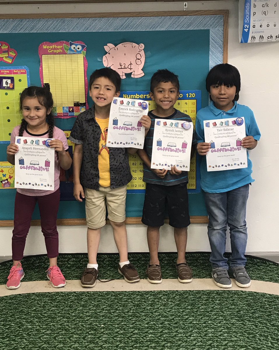 MrsLabusNSE's tweet photo. 3rd 9 weeks awards: 
Congrats to these four kiddos for quadrupling their AR goal! #BowlingBound #April18NSE https://t.co/k8Ce61jDQ2