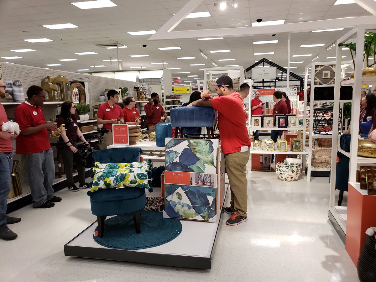 "How would you sell this to a guest?" #T2418 TMs show off their FAVE Opalhouse products and explain why our guests would love it! <a href="/Target/">Target</a> #Opalhouse <a href="/SchwarzArielle/">Arielle Schwarz</a>  <a href="/Dana_DePasquale/">Dana DePasquale</a>