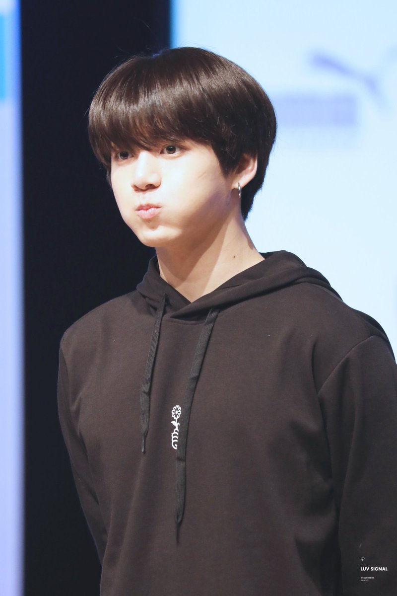 bangtanbaby000's tweet photo. How would you describe Jungkook?
Sublime : Of very great excellence or beauty. Something unparalleled.
#PUMAxBTS #PUMA_Fansign #JungKook @BTS_twt https://t.co/8B4LujKCBC