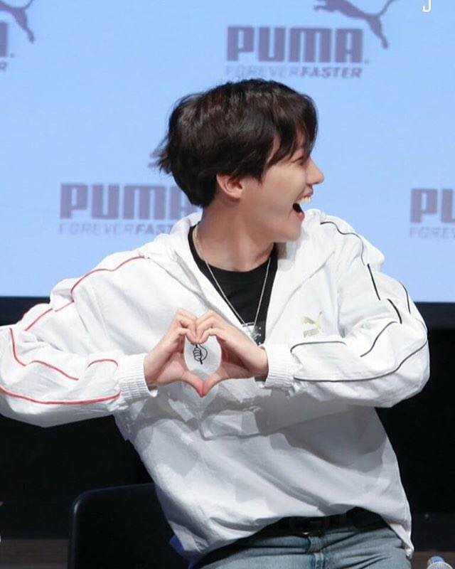 2seok_geba's tweet photo. He’s so adorable :)
#PUMA_Fansign @BTS_twt https://t.co/TLGPxtyJui