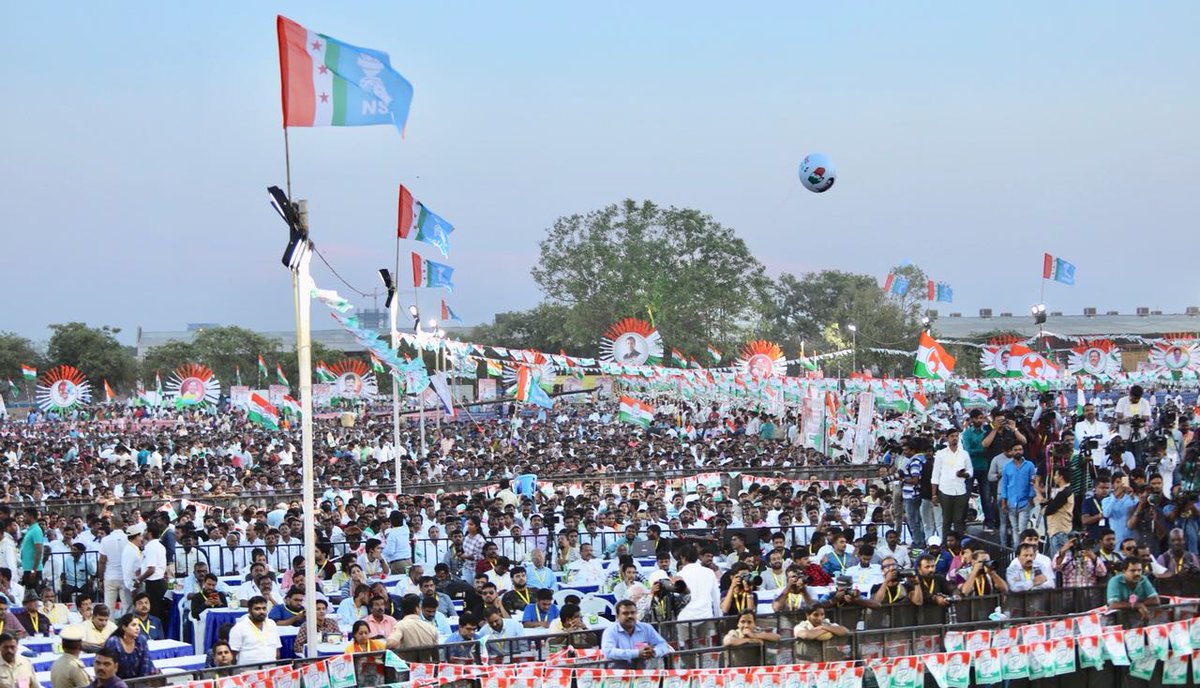 DKShivakumar's tweet photo. Fantastic finale to the very successful #JanaAashirwadaYatre in Bengaluru https://t.co/xIg2GSleO8