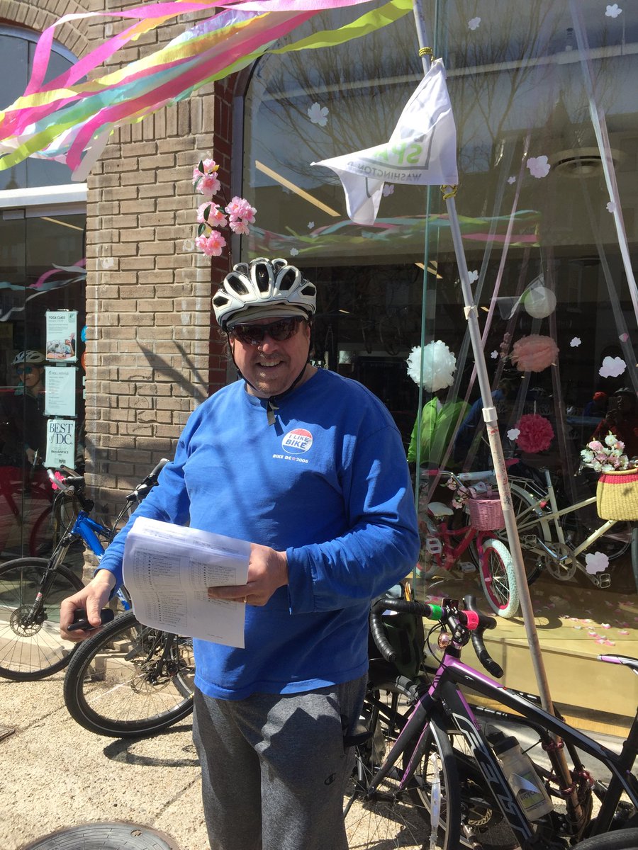 michellekman's tweet photo. Cherry blossom ride getting ready to roll #bspacerides with @BicycleSPACE with @PhilKinDC https://t.co/UEhbq419os