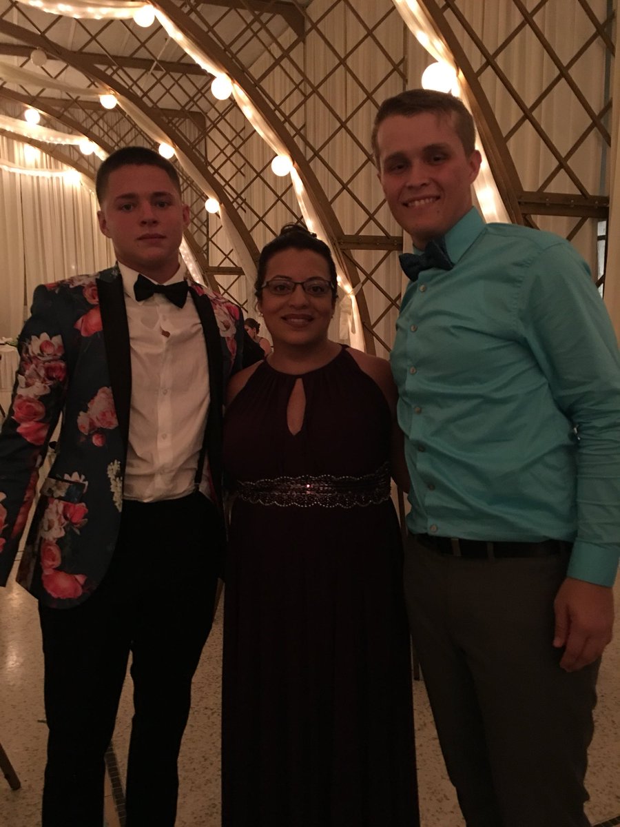 FBLAMLRR's tweet photo. Beautiful prom! https://t.co/v0bV0RQ9RB