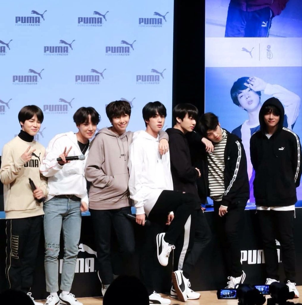 Dimpzz10's tweet photo. Deities of visuals...... 😍
#PUMAxBTS #PremiosMTVMIAW #MTVBRKPOPBTS #BTS #PumaFansign #PUMA_Fansign #방탄소년단 @BTS_twt https://t.co/n7DkokUB2p