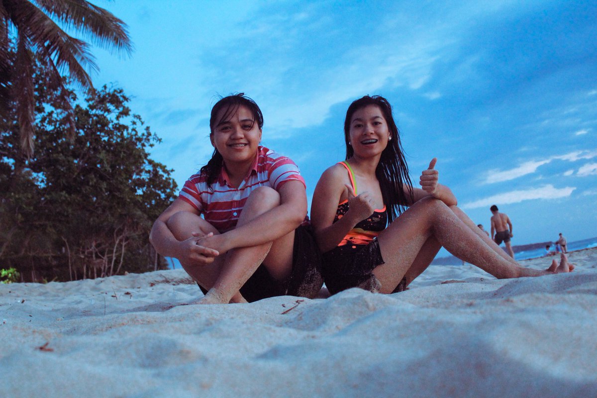 jeanesomething's tweet photo. Celebrating my birthday with her for the third time ❤️❤️ The best gift I had ever received! 😭😭 #PatarBeach #ByeAcads @cynooosure https://t.co/2ZPVqRTBOk