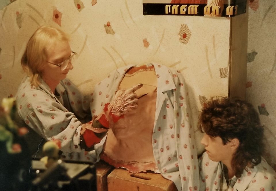 Stan Winston School on Twitter: "FX wiz Mark Shostrom performs as Freddy on the set of A Nightmare on Elm Street Part 2: Freddy's Revenge (1985). #practicaleffects #makeupeffects #behindthescenes https://t.co/ADyhiCAzMF" / Twitter