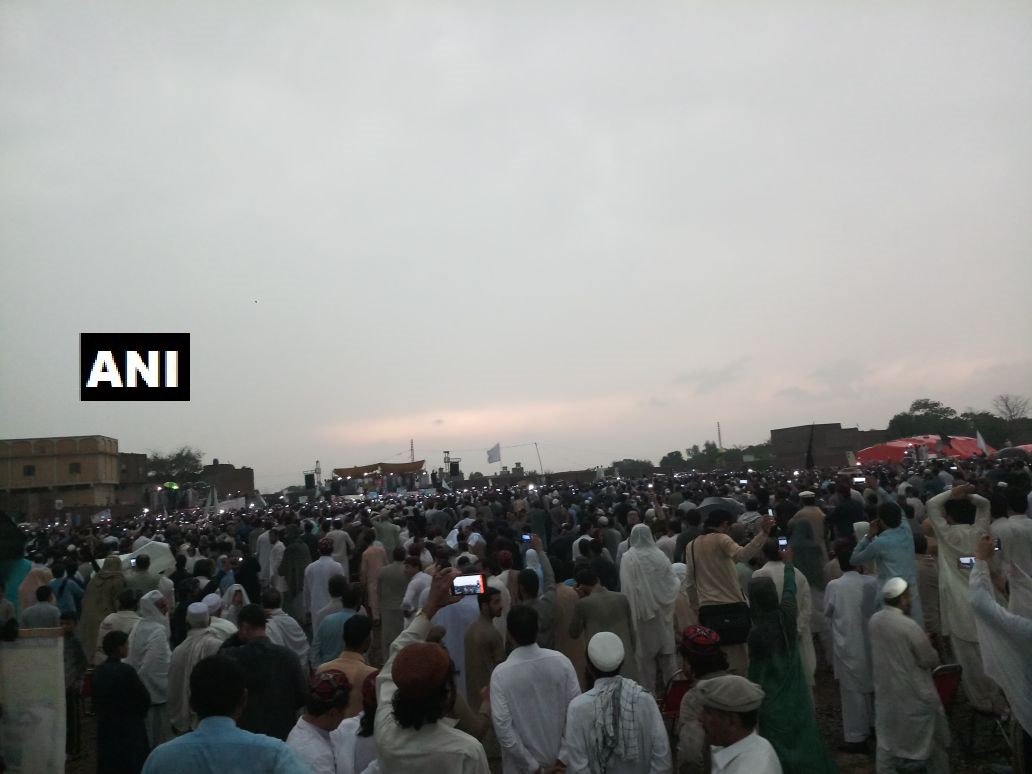 ANI's tweet photo. Over 100,000 Pashtuns held a rally in Peshawar against Pakistan govt earlier today. The protesters demanded international community to intervene in the war crimes in Federally Administered Tribal Areas (FATA). https://t.co/W8eUIu8z38