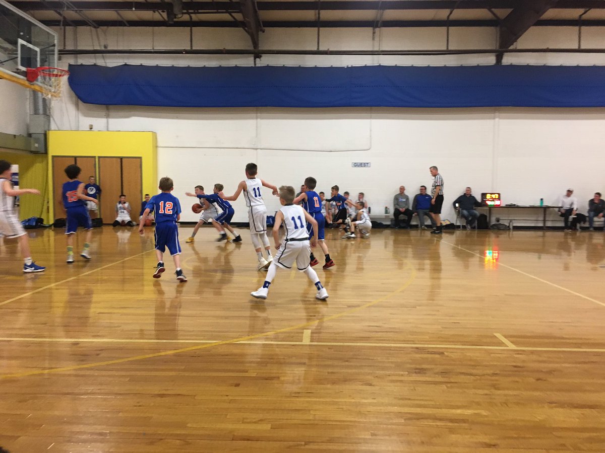 CoachSnider11's tweet photo. It will never get old 👀 these two on the same court! #DoubleOnes #SniderBoys https://t.co/u0VSJX72J4