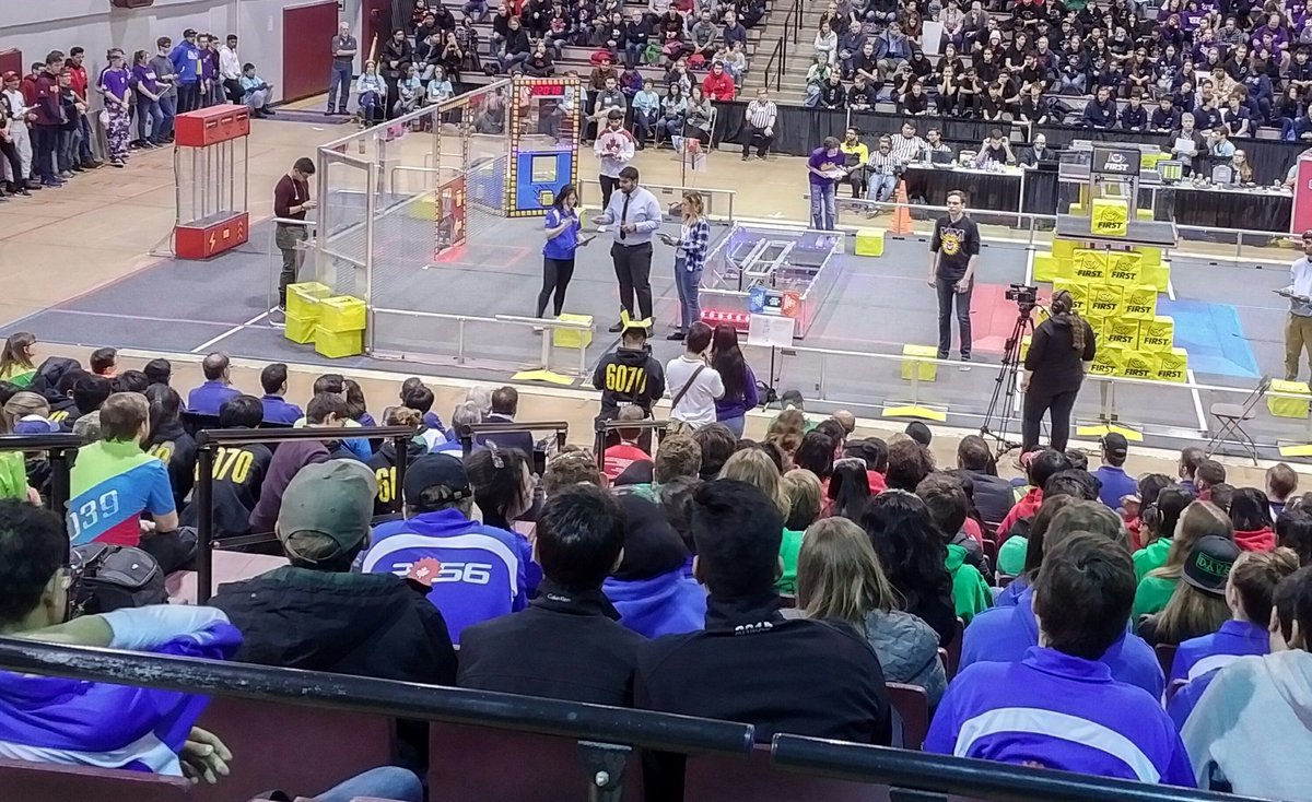 jeffbeattie2014's tweet image. Alliance selections are in - @frc2056 will team up @frc1241 &amp;amp; #Team6135  for finals at @McMasterEng Competition 
@RoboticsHWDSB @HWDSB_athletics @OP_HWDSB #TheBigMac
