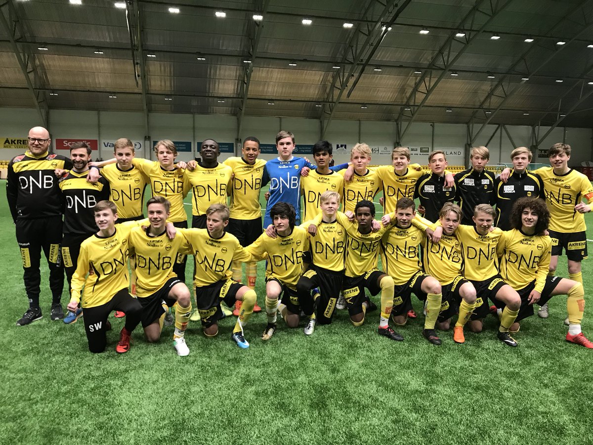 LillestromSK's tweet photo. LIllestrøm vinner straffesparkkonkurransen mot Vålerenga 6-5. Vi gratulerer våre gutter med seier i turneringa i LSK-Hallen. Herlig! https://t.co/zZrUrQHVOd