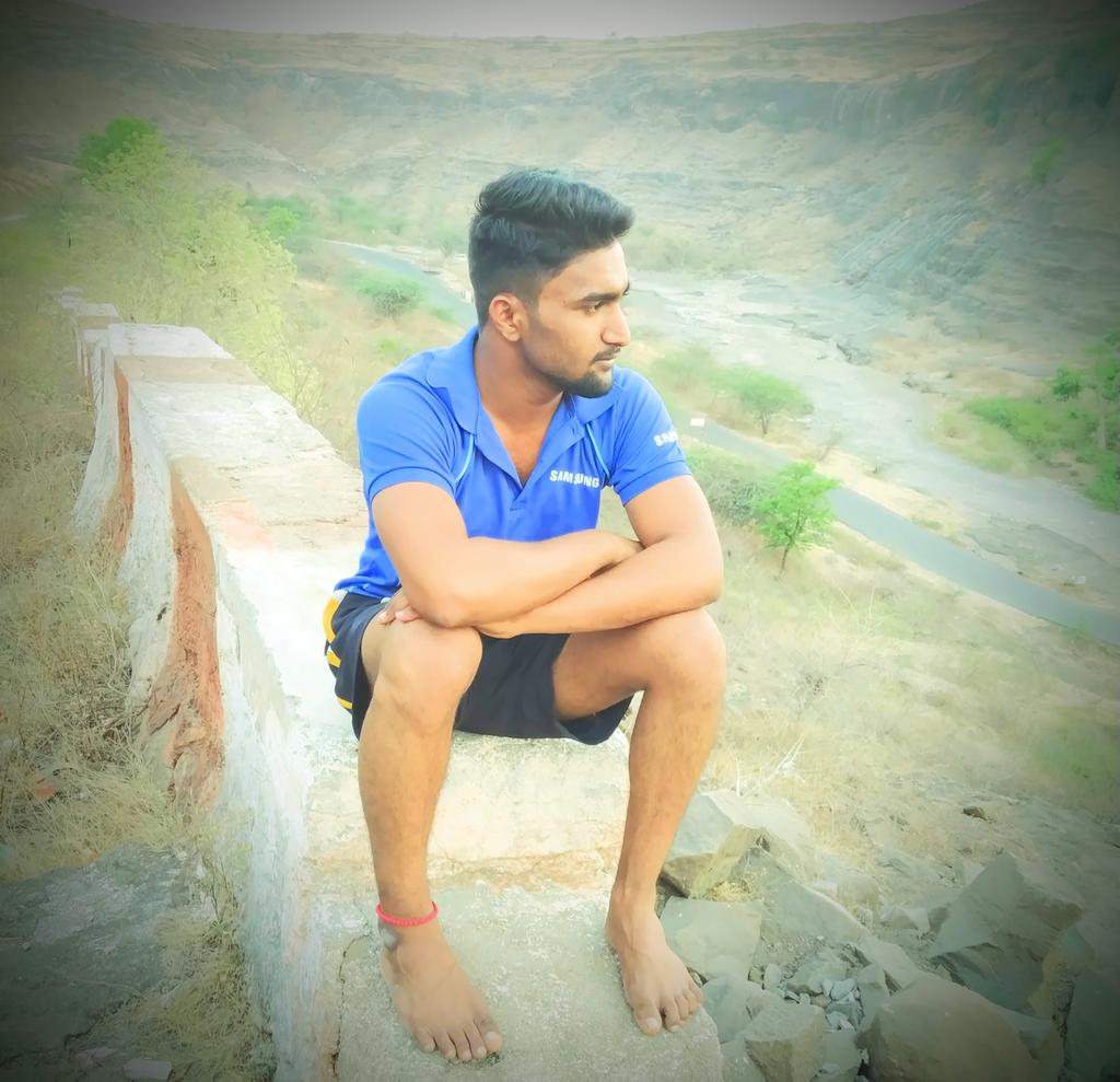 thenameissam96's tweet photo. गम ए जिंदगी कि बात मुझसें न कर गालिब____
_______ मैंने देखा है हसते हुये चेहरोंके पिछे दर्द बेहिसाब होता हैं......☺️
#शायरी_हो_जाए 
#samvijaya https://t.co/i6Tg2eOBmX