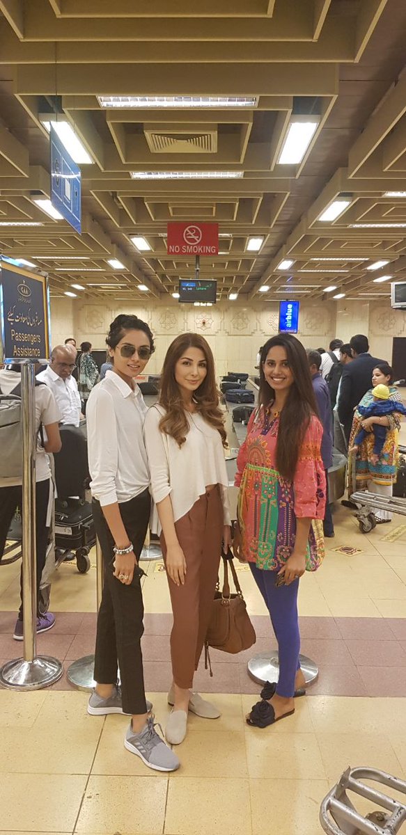 MMFFbuzz's tweet photo. #FPWSS18 fever about to kick off as models make their way to Karachi.
#FP #FashionPakistan #ShinewithShaheen @fashion_pakistan @talkingpointpk
#ootd #ootn #potd #fotd #fashionpakistan #fashionista #wiw #whatiwore #blog #blogger #MMFFrm #MMFF #bblogger #lahore https://t.co/IkSkNESYIw