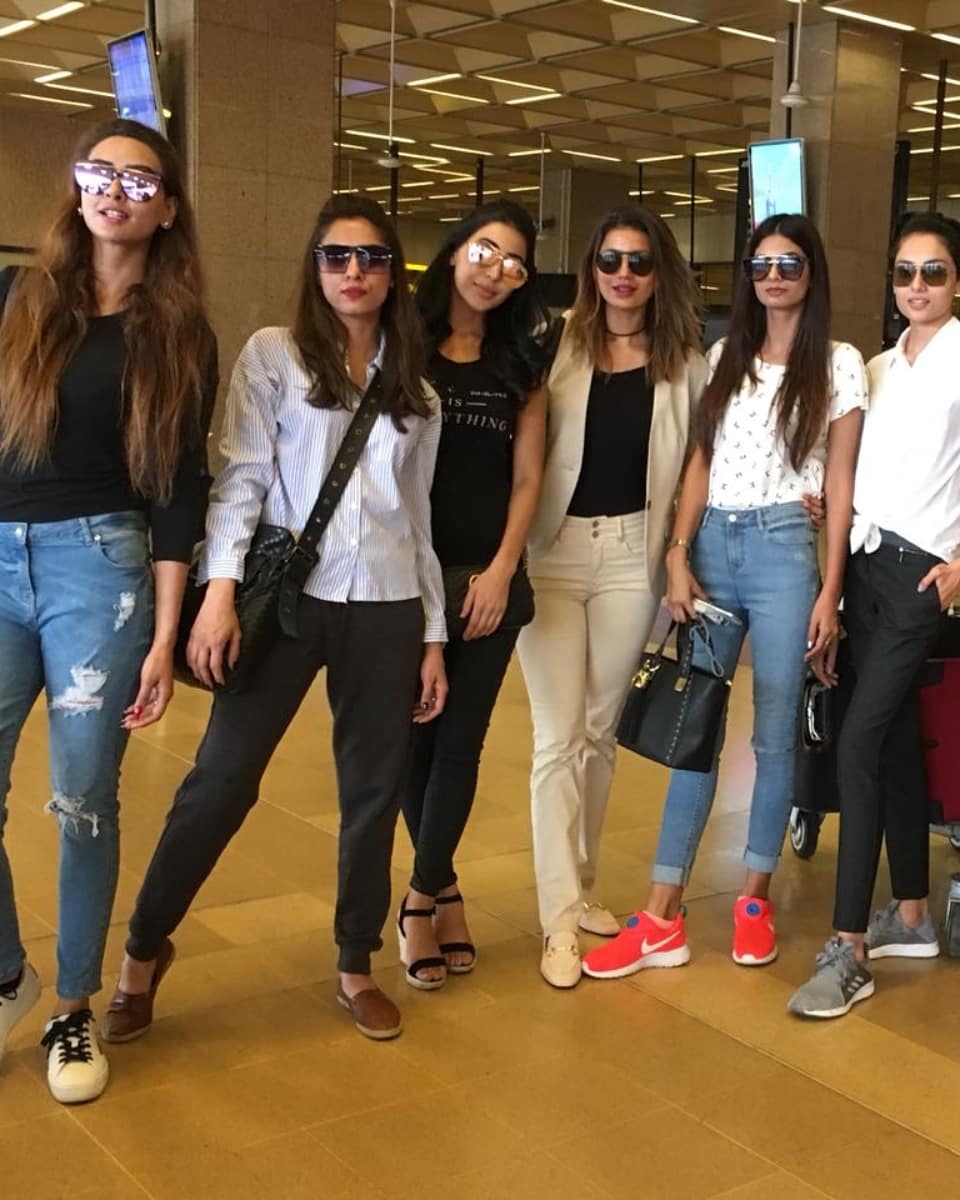 MMFFbuzz's tweet photo. #FPWSS18 fever about to kick off as models make their way to Karachi.
#FP #FashionPakistan #ShinewithShaheen @fashion_pakistan @talkingpointpk
#ootd #ootn #potd #fotd #fashionpakistan #fashionista #wiw #whatiwore #blog #blogger #MMFFrm #MMFF #bblogger #lahore https://t.co/IkSkNESYIw
