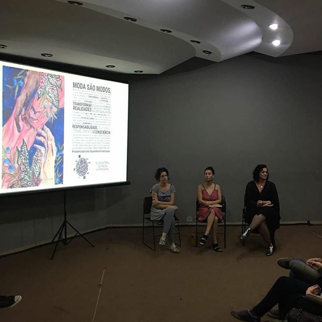 SeedingLab's tweet photo. Manhã de mudanças na @viradasustentavelpoa : lançamento do manifesto #modamudamundo #fashrevpoa com @cacawcamargo @kmfreire @janineledur @deisedaluz https://t.co/6jg7vZY97O https://t.co/fC1VLILyLz