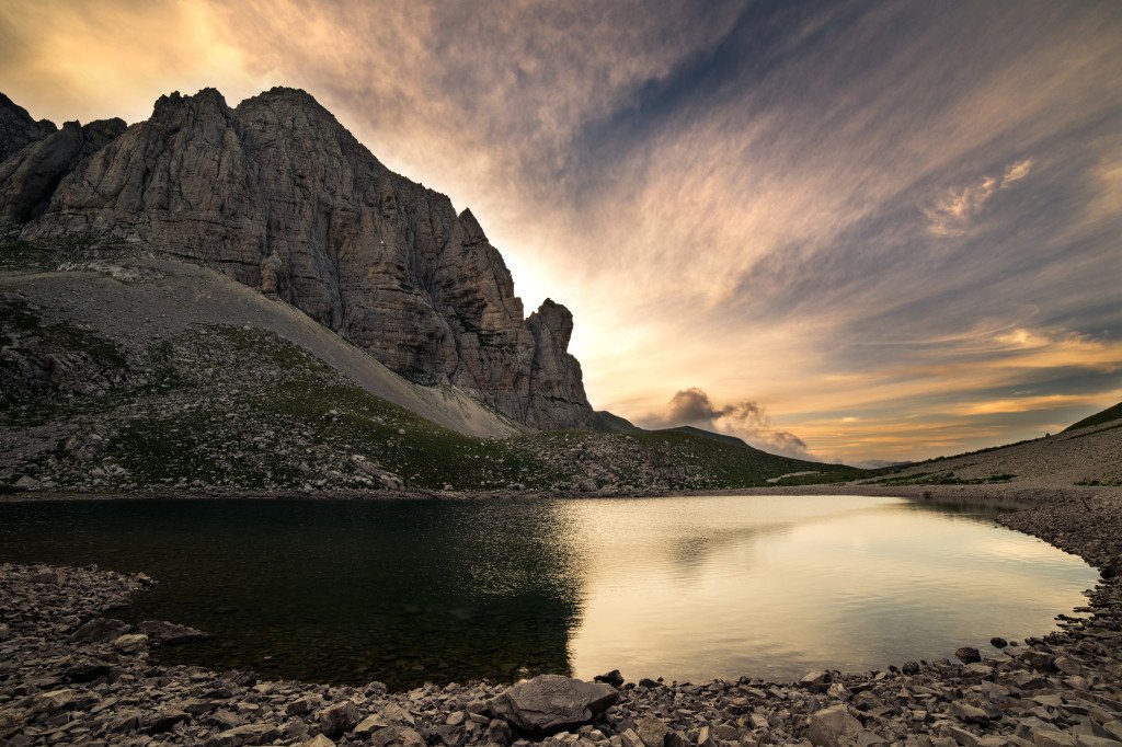 MarcheTourism's tweet photo. La magia del Lago Pilato di sera, uno dei luoghi più affascinanti delle #marche!  
In un nostro racconto sul blog #destinazionemarche
https://t.co/0HRNPaDNR7 https://t.co/PJO1sCdefM