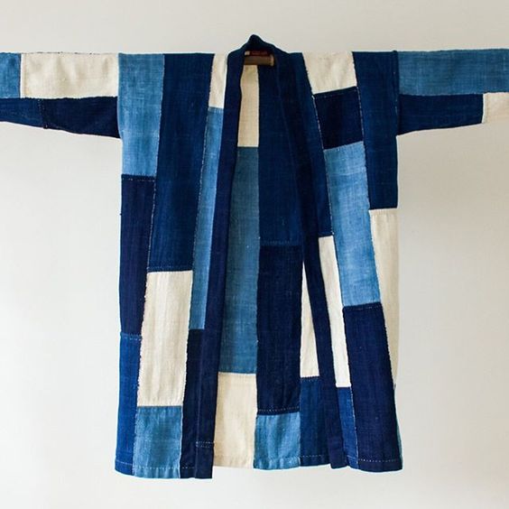 54kibo's tweet photo. This custom Aboubakar Fofana  kimono is wearable art.  Just beautiful.
#54kibo #contemporaryafricandesign #seeingafricadifferently #africandesigners #fashion #kimono #organicfashion #contemporarydesign #malidesign https://t.co/TOvGL0Yy5x