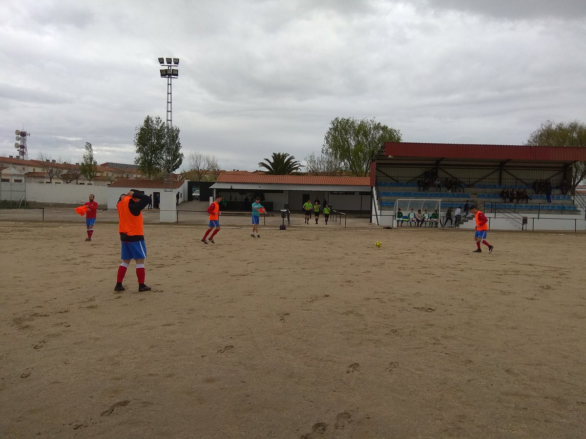 cfjaraiz's tweet photo. Ya estamos en Brozas, y empieza a chispear en el calentamiento https://t.co/iH7tAXvIRf