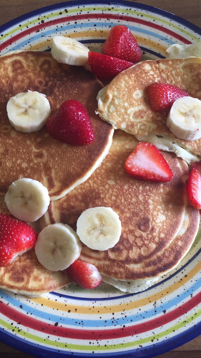 SpartanCaroline's tweet photo. Sunday brunch #macros #gains #fitness #gymlife 🍓🍌 https://t.co/azscGugWvX