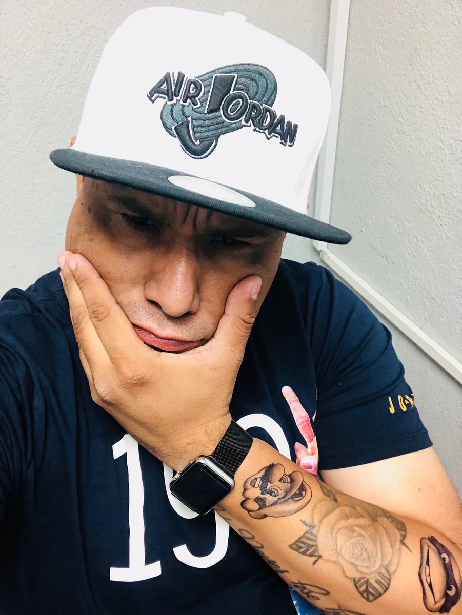 RODAZ1029's tweet photo. Chambean chambean pero no jalan ,Tu compras todas la Jordan Bobo a mi me las regalan π #airjordan #barcelona92 #dreamteam #kaws4 #jsonmyfeet #applewatch #tatoos #radio #elweydelaradio #Digital1029 @digital1029 https://t.co/5CSO3HUQqf