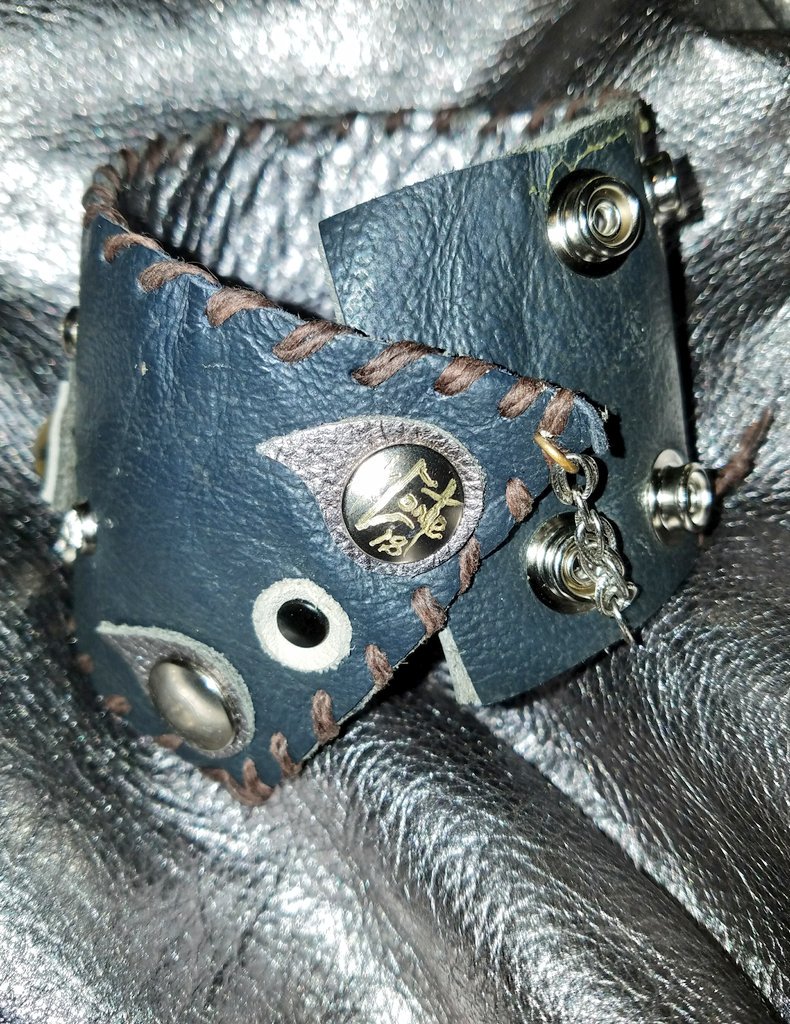 conte_dennis's tweet photo. #oneofakind #handmade #leather #star #cuff #signedanddated #followingmypassion #genuine #swarovski #rhinestones #rockthecuff #only #one #availible #ishipstuffanywhere #stageware #unique #custom #leathercuff #createsomthing #cuffsomeone #gocuffyourself https://t.co/3By1ZLybmW