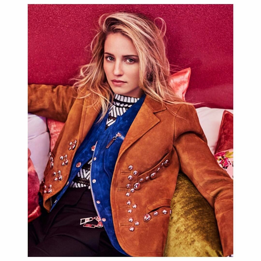 rpguot's tweet photo. Dianna Agron
Quinn Fabray
18 ans
Hétérosexuelle
étudiante en chant + option danse &amp; photographie

Bienvenue à @bitxh_of_all ! https://t.co/2LmG9RCNMa