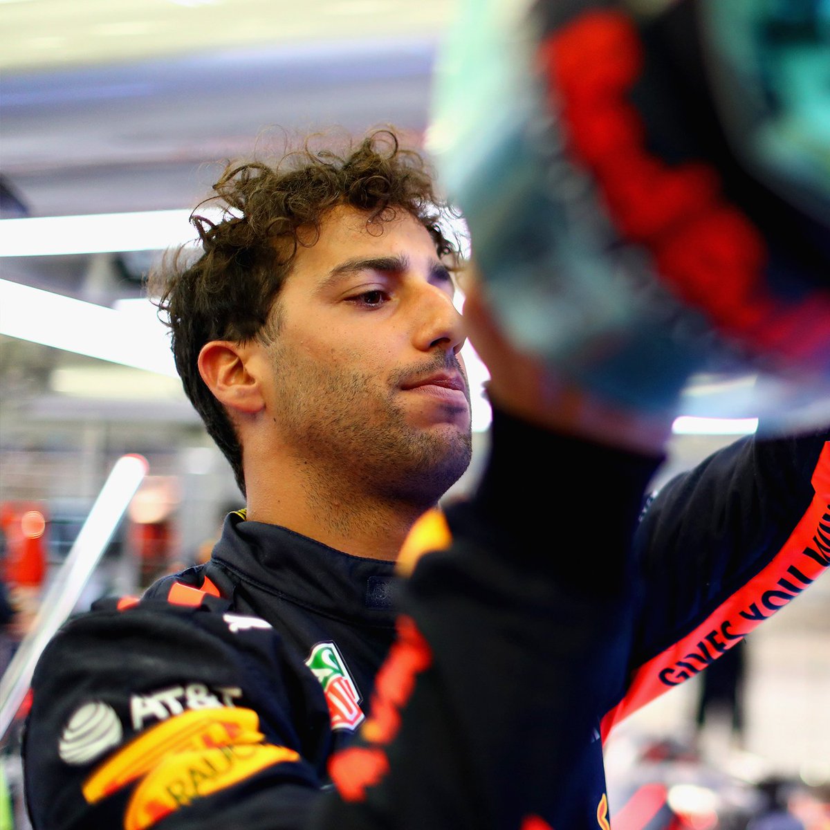 Daniel Ricciardo in the garage after retiring from the Bahrain Grand Prix