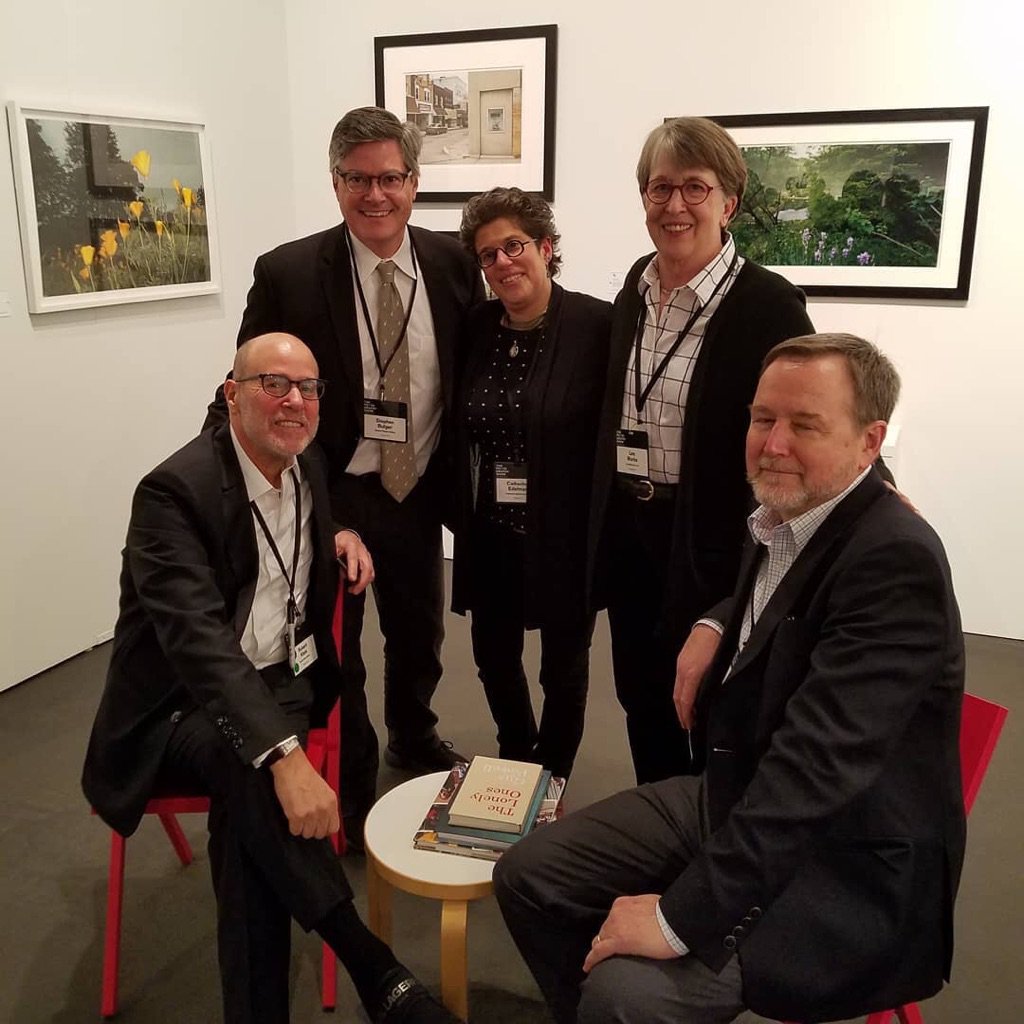 AIPADphoto's tweet photo. 25 years of AIPAD leadership gathers at #AIPAD2018. 📷 (l-r) @rkgallery @BulgerGallery @edelmangallery Lee Marks, Richard Moore
Last day of the Show. Talks, Special Exhibitions and amazing photographic art. Until 6 p.m. Tickets and info: https://t.co/oT5WHX5fuh https://t.co/fexvUDSLHg