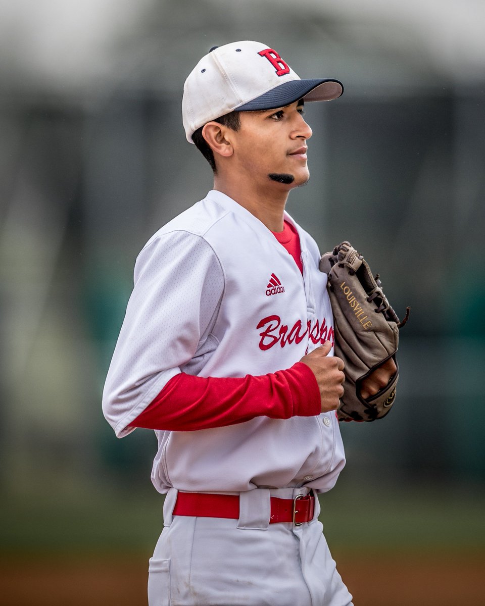 PrenticeCJames's tweet photo. Parents' celebration day and #sportraits with senior @issadraven and team at recent @BrazosportB game.  #CreateMemories #CaptureMemories #SeniorSZN #SportsPhotography #Baseball #ImagoHouse https://t.co/prbcIhGvNz