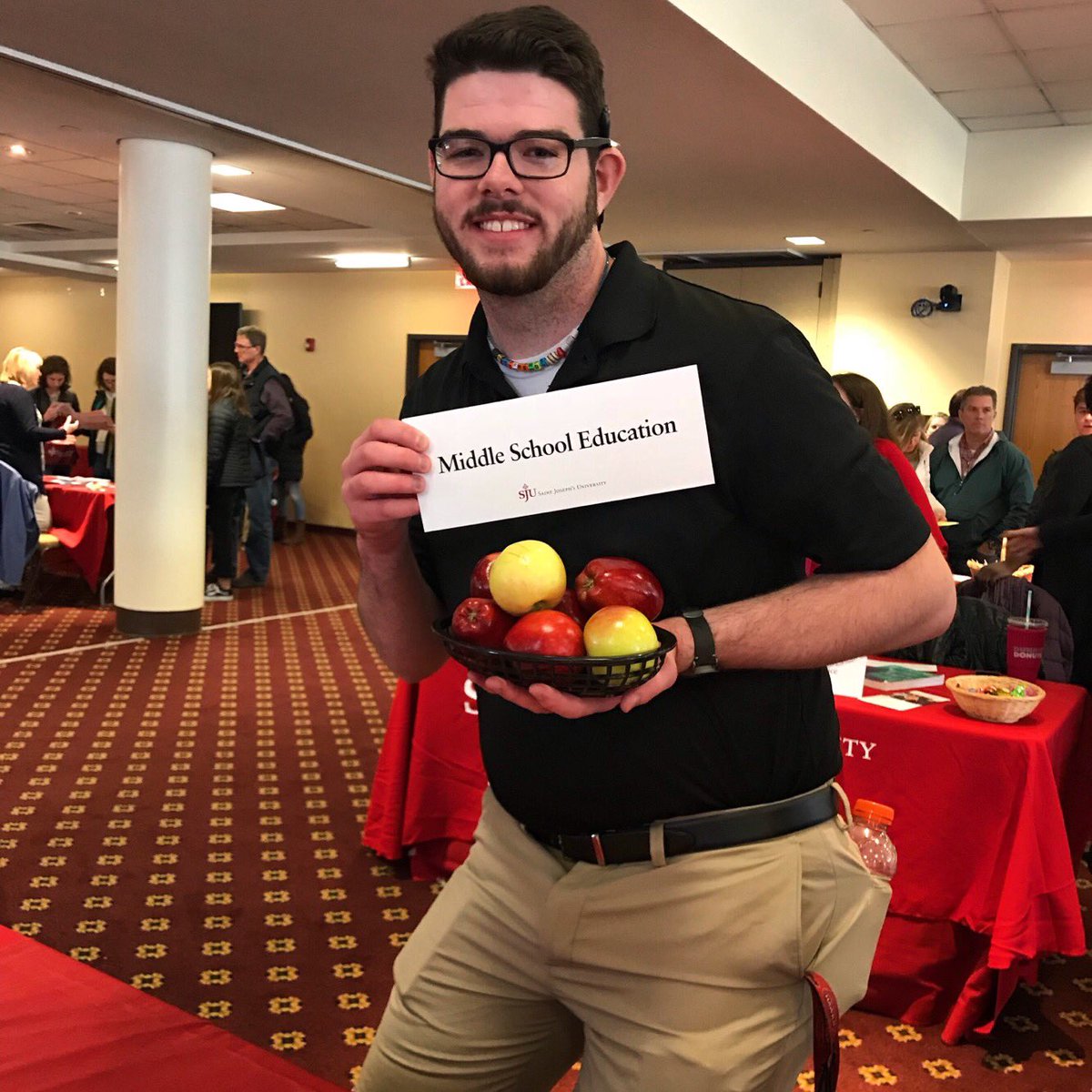 EDU_SJU's tweet photo. It’s Accepted Students weekend. Come chat with some of our education majors #hawkhillbound https://t.co/nfJhTvNmNY
