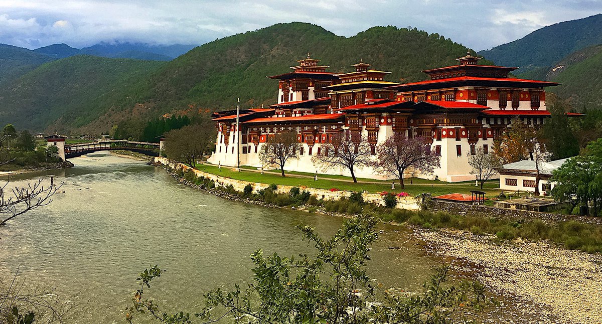 InfoNGI's tweet photo. Bhutan has become 100 % electrified thanks to the abundance of hydropower. NGI provides expert advisory services for two large hydropower projects in the Himalayas. We are proud to participate in promoting clean, green energy #onsafeground
https://t.co/LENsoaPOJk https://t.co/yr0ssWNRGs