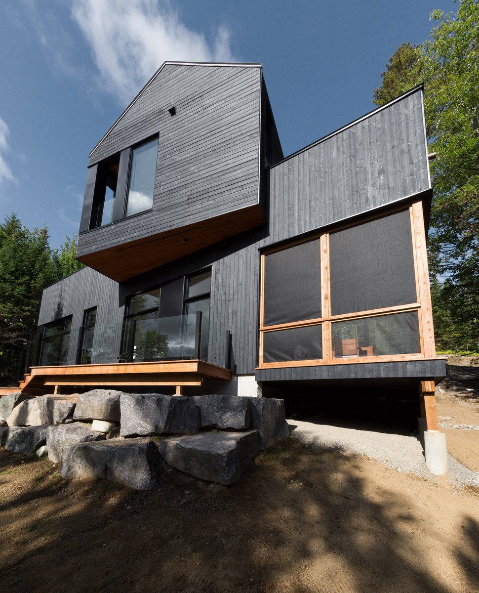 Decorazzio's tweet photo. Черный лесной #дом. Проект Atelier Boom-Town в Канаде
https://t.co/HDi3iePljf
 #chalet #house #forest #Quebec #Canada #architecture https://t.co/lu5GZNeF0U