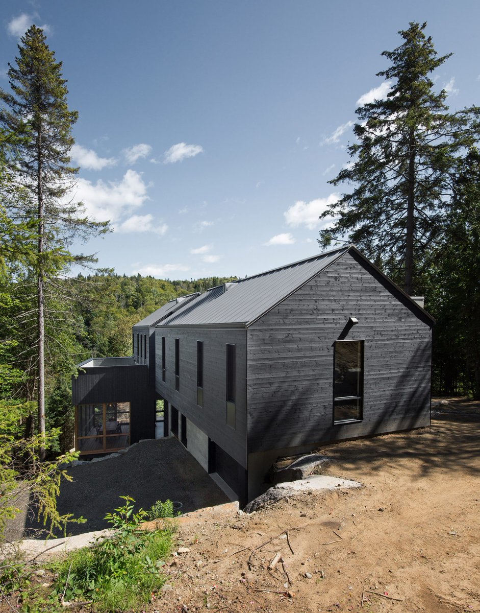 Decorazzio's tweet photo. Черный лесной #дом. Проект Atelier Boom-Town в Канаде
https://t.co/HDi3iePljf
 #chalet #house #forest #Quebec #Canada #architecture https://t.co/lu5GZNeF0U