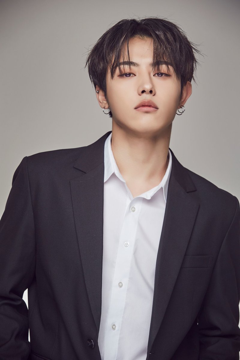 love_sel14's tweet photo. Happy Birthday U-Kwon ! 😄🎉
I wish you just the best ! 😘❤
Stay healthy and keep your smile !😇
~♡
#BlockB #blockbukwon #ukwon #kimyukwon #yukwon #happyukwonday #UKwonderfulday #happybirthdayukwon https://t.co/2kcZb5CXJL