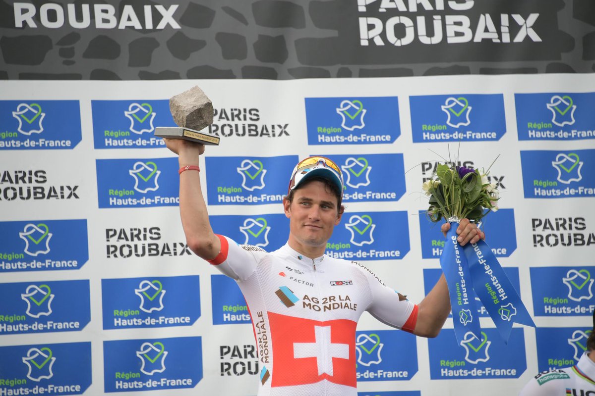 parisroubaix's tweet photo. 🥈 @silvandillier 
In the early break, the Switzerland champion has resisted to earn a brilliant second position! 🇨🇭
Dans l'échappée du jour, le champion de Suisse a résisté et décroché une belle deuxième place ! 🇨🇭
#ParisRoubaix https://t.co/Uwug5nbYVK