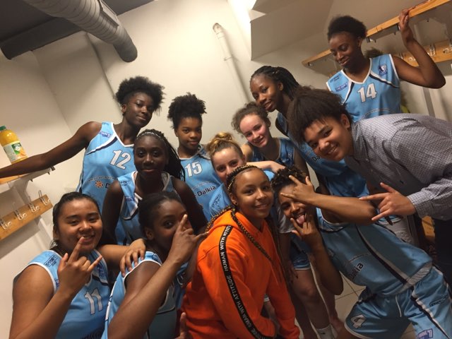 BenyBeeK's tweet photo. Je vais avoir la chance de vivre un 4ème final four. C'est parti pour Roanne. #FinalFour #ffbb #NFU15 👌🏾🏀🔥 https://t.co/UrTKlztfyp