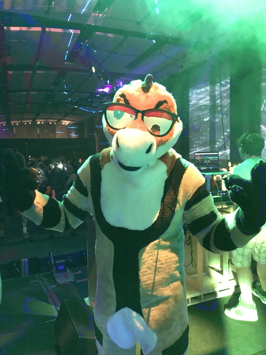 GatorRottie's tweet photo. To much fun at Fwa with good buds @toofycakes @JonasCorgi @SilentWolf59 https://t.co/WTRfPJ8wJc