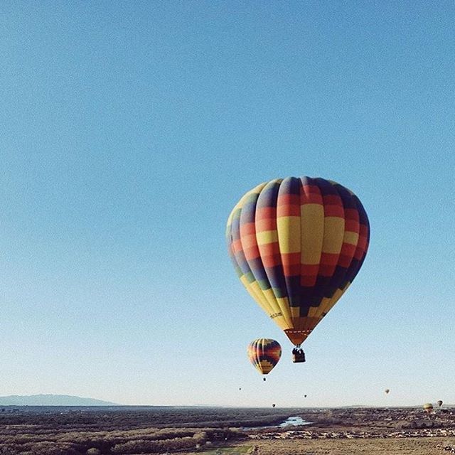 CozyGoats's tweet photo. 🎈Like hot air ballons, we rise by lifting others up. 📸This shot was taken by: @nala.h •
•
•
#airballoon #hotairballoon #hotairballoons #adventuretime #adventuretravel #adventurethatislife #balloonfiesta #flyinghigh #flyinghome #riseup #risingup #… https://t.co/lzDfm29XZM https://t.co/SQ4Mm1xrx5