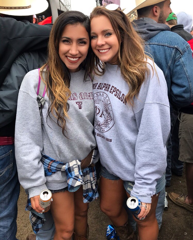 cassedup_shawty's tweet photo. Only 365 days until we do it all again #yeeyee https://t.co/yaJJIkVCkl
