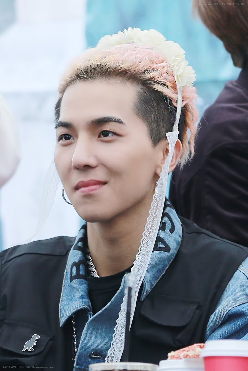 MYFAVORITE_MINO's tweet photo. 송미노 매력 몇개야...🤣

180408 신촌 팬사인회 HQ
#WINNER #위너 #송민호 #MINO

@official_mino_ https://t.co/Vetun4Fv98
