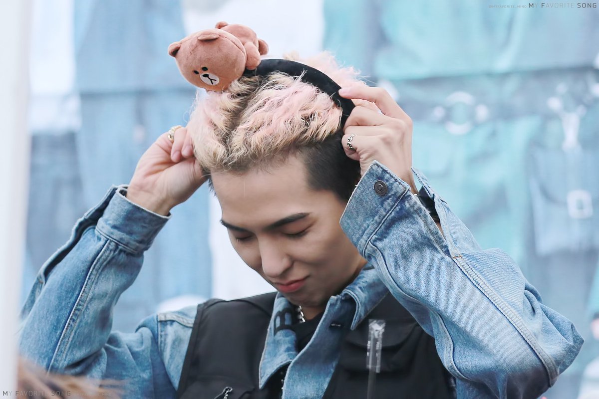 MYFAVORITE_MINO's tweet photo. 송미노 매력 몇개야...🤣

180408 신촌 팬사인회 HQ
#WINNER #위너 #송민호 #MINO

@official_mino_ https://t.co/Vetun4Fv98