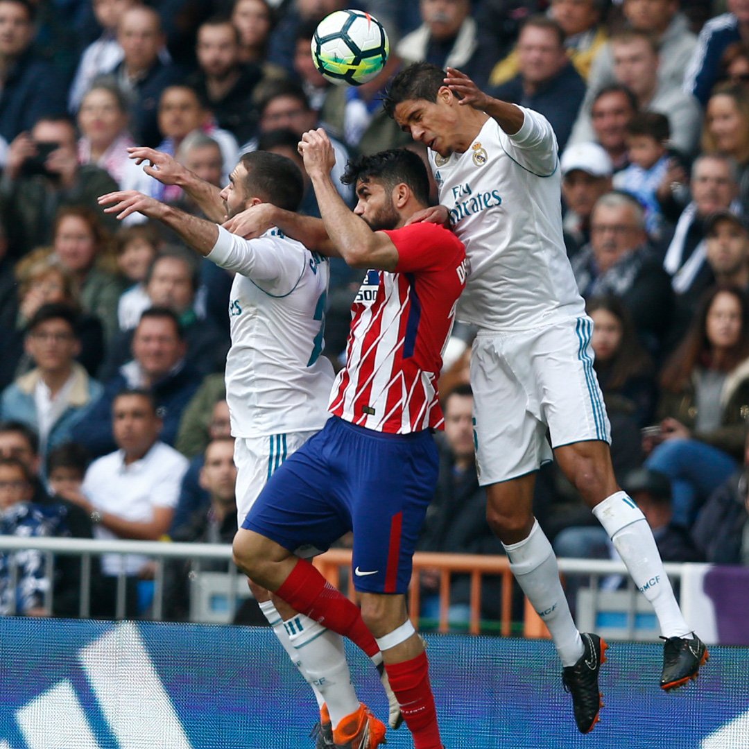 realmadrid's tweet photo. ⚖📸 |1-1| Reparto de puntos en el #RMDerbi. 
#HalaMadrid https://t.co/znjFtMkJvo