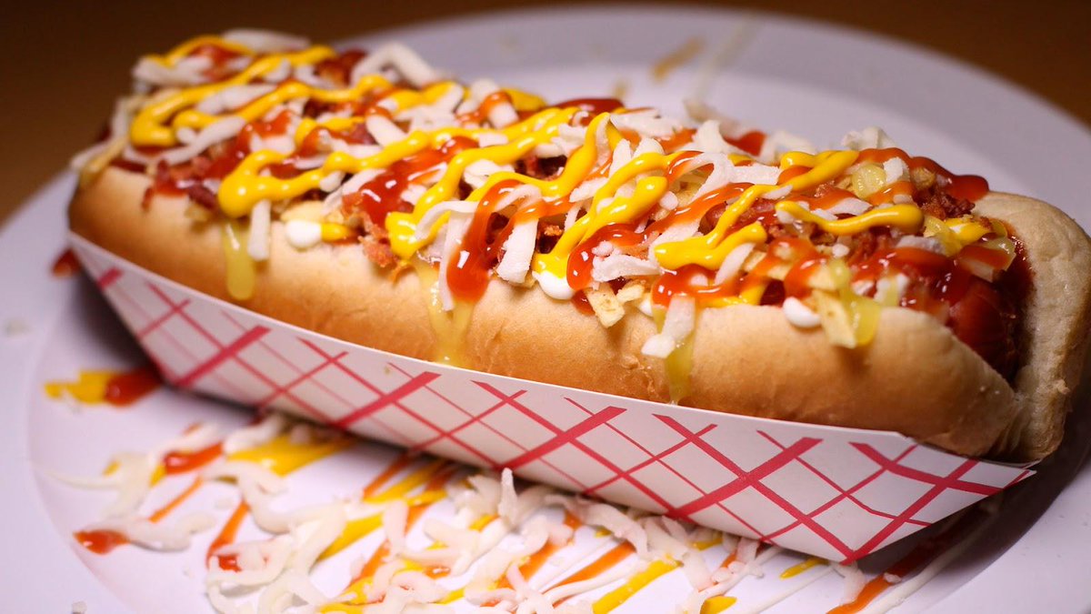 ¿Te provoca? 😛 En #CremaYMiel puedes comerte uno como este 😋
°
°
#perrocaliente #hotdog #almuerzo #food #comida #lunch #rico #antojo #foodtruck #abril #domingo #centrocomercial #cascadamaturin #cclacascada #lacascada #maturin #monagas #oriente #venezuela