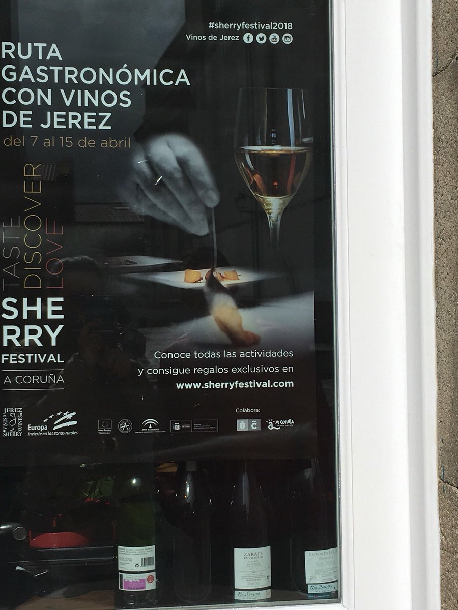 EstherLorca1's tweet photo. Cuando paseas por Santiago de Compostela y te encuentras esto... #muyfan #sherryfestival2018 #sherrylover @sherrylover_ @Gonzalez_Byass https://t.co/rbBDub9sfI