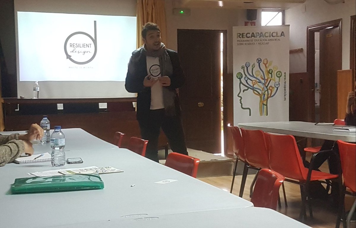 Resilient_d's tweet photo. Gracias, gracias y gracias por todas las ponencias recibida, por invitarme a hablar de Resilient Design, no me esperaba ver tanta gente a las 9 de la mañana de un domingo para hablar de economía circular. #Resilient_d #recapacicla #Granada #juntadeandalucia @resilientdesign.eu https://t.co/XE1gitVOsM