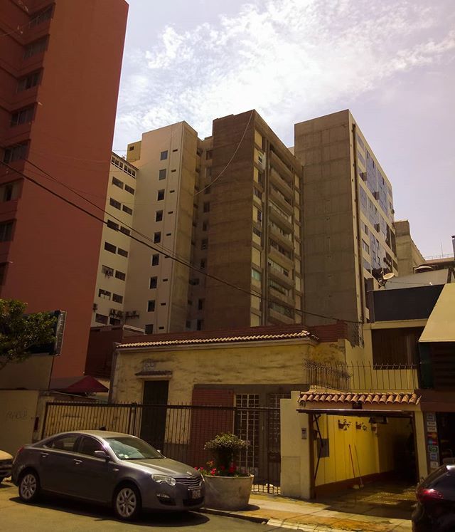 OscarSamanamud's tweet photo. Pasado y presente
.
.
.
#past #imponente #realidad #house #building #architecture #majestic #facade #lima #igerslima #architecturephotography #concreto #architecturephoto #geometria #arquitecturainstitucional #sky #facadesofinstagram #lineasrectas  #inst… https://t.co/3sWUgaRFcw https://t.co/fR6NOt6g4E