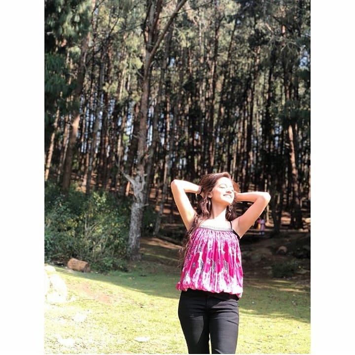 ittu_love_helly's tweet photo. Cutie @OfficialHelly7 New ig post looking so beautiful ππ
Caption- just the right amount of madness πππ
#7YearsOfHelly
#HellyWeek https://t.co/DAy1416UKY